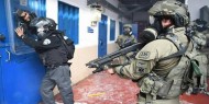 نادي الأسير: قوات القمع تستهدف بالغاز الأسرى في سجن "عوفر"