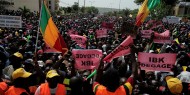 محتجون يسيطرون على مبنى التلفزيون في مالي ويطالبون بتنحي الرئيس