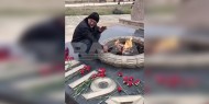 بالفيديو|| اعتقال روسي أقام حفل شواء فوق نصب تذكاري