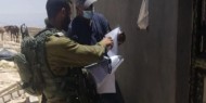 جيش الاحتلال يخطر بوقف العمل والبناء في "خلة العيدة" جنوب الخليل