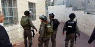 الاحتلال يقتحم مخيم بلاطة ويعتقل شابًا ويصيب 3 آخرين