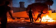 شباب العيساوية يتصدون لقوات الاحتلال بالزجاجات الحارقة