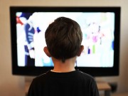 في العطلة الصيفية.. التلفزيون خطر يهدد الأطفال