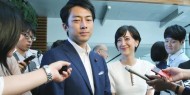 وزير ياباني يحصل على إجازة "رعاية طفل"