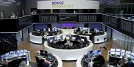 الأسهم الأوروبية تقفز مع تخفيف إجراءات العزل