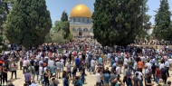 آلاف المصلين يصلون الجمعة في رحاب المسجد الأقصى