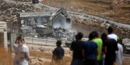القدس المحتلة: الاحتلال يجرف أراضي في جبل المكبر ويجبر مواطنا على هدم منزله