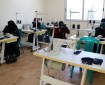 نساء يعملن في تصميم الأزياء والخياطة بمدينة رفح