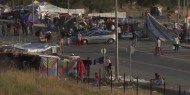 الشرطة اليونانية تنقل مهاجرين في جزيرة ليسبوس إلى مخيم مؤقت