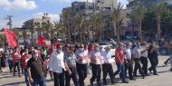 صور| وقفات احتجاجية أمام مراكز توزيع «أونروا» بمخيمات غزة رفضاً لتقليصات الوكالة