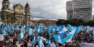 غواتيمالا.. احتجاج الآلاف ضد الرئيس وإضرام النار في الكونغرس