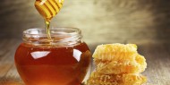 الفوائد الصحية لتناول العسل على معدة فارغة