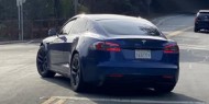 سيارة Model S المحدثة تتجول في مدينة بالو ألتو الأمريكية