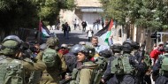 الخليل: العشرات يتظاهرون ضد انتهاكات الاحتلال في حق المواطنين