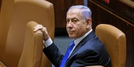"إعلام عبري" يكشف عن تفاصيل صفقة محتملة بين نتنياهو والنيابة