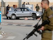 قوات الاحتلال تعتقل مواطنا وتستولي على مركبته في بلدة السموع جنوب الخليل
