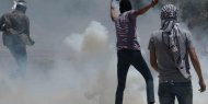 إصابتان بالرصاص والعشرات بالاختناق خلال مواجهات مع الاحتلال جنوب نابلس