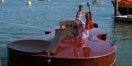قارب الـ "كمان" تكريما لضحايا كورونا في إيطاليا