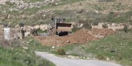 الاحتلال يغلق مدخل بلدة سنجل بالسواتر الترابية
