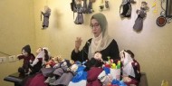 خاص بالفيديو والصور|| ولاء موسى.. سيدة فلسطينية تصنع دمى للأطفال تحاكي التراث الفلسطيني
