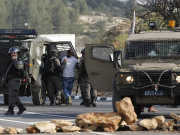 قوات الاحتلال تعتقل شابا على حاجز زعترة جنوب مدينة نابلس