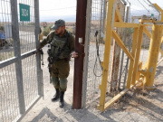 جيش الاحتلال يزعم إحباط تهريب أسلحة عبر حدود الأردن