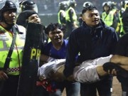 الرئيس الإندونيسي يأمر بمعاينة الملاعب بعد التدافع في مالانغ