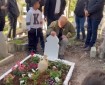 بعد 40 عامًا في الأسر.. المحرر ماهر يونس يزور قبر والده في خطواته الأولى خارج الأسر