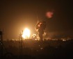 طيران الاحتلال يقصف منزلين شمال ووسط قطاع غزة