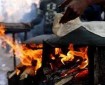تفشي أمراض الجهاز التنفسي بغزة بفعل استخدام مواد بلاستيكية لإيقاد النيران لطهي الطعام