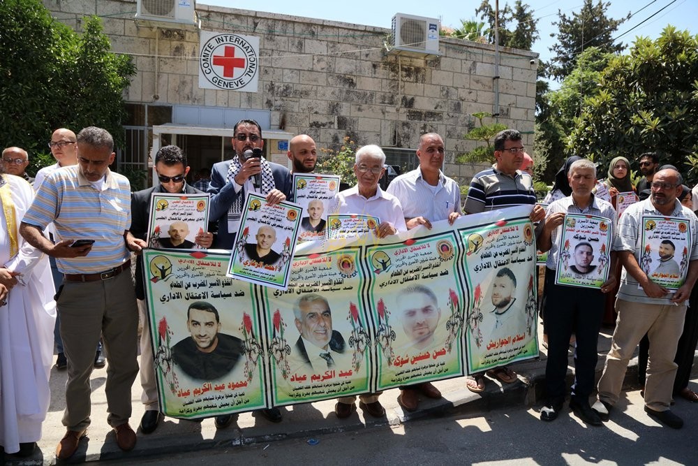 وقفة تضامنية مع الأسرى المرضى في سجون الاحتلال