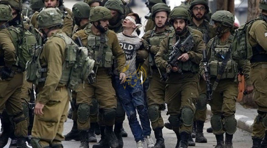 كتيبة إسرائيلية تعتقل الطفل الفلسطيني فوزي الجندي "16 عاماً" (أرشيف)